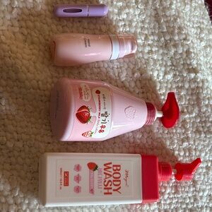 Strawberry Scented Kids Body Wash Set - Pink and Red